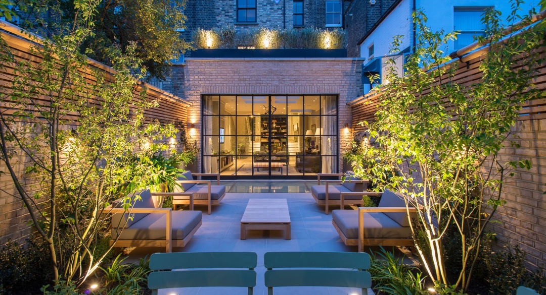 Residential courtyard landscape lighting